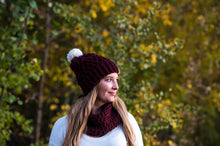 Load image into Gallery viewer, Burgundy Puff Stitch Toque